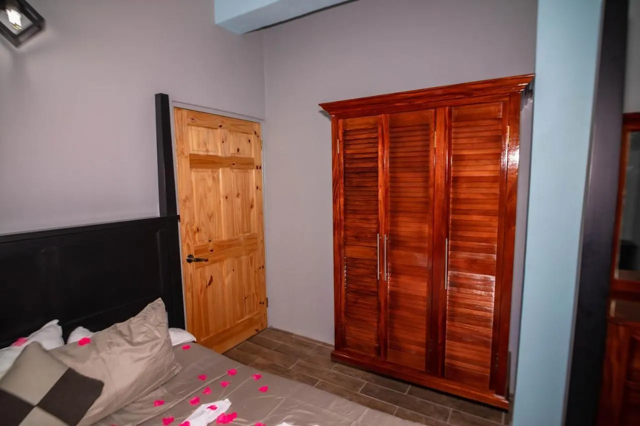 Topaz Apartment Villa - Piton View Soufriere